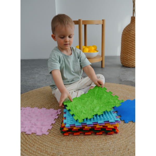 Covoras ortopedic pentru masaj Ortek Dinozauri Puzzle-uri 10 elemente + 6 triunghiuri