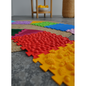 Covoras ortopedic pentru masaj Ortek Dinozauri Puzzle-uri 10 elemente + 6 triunghiuri